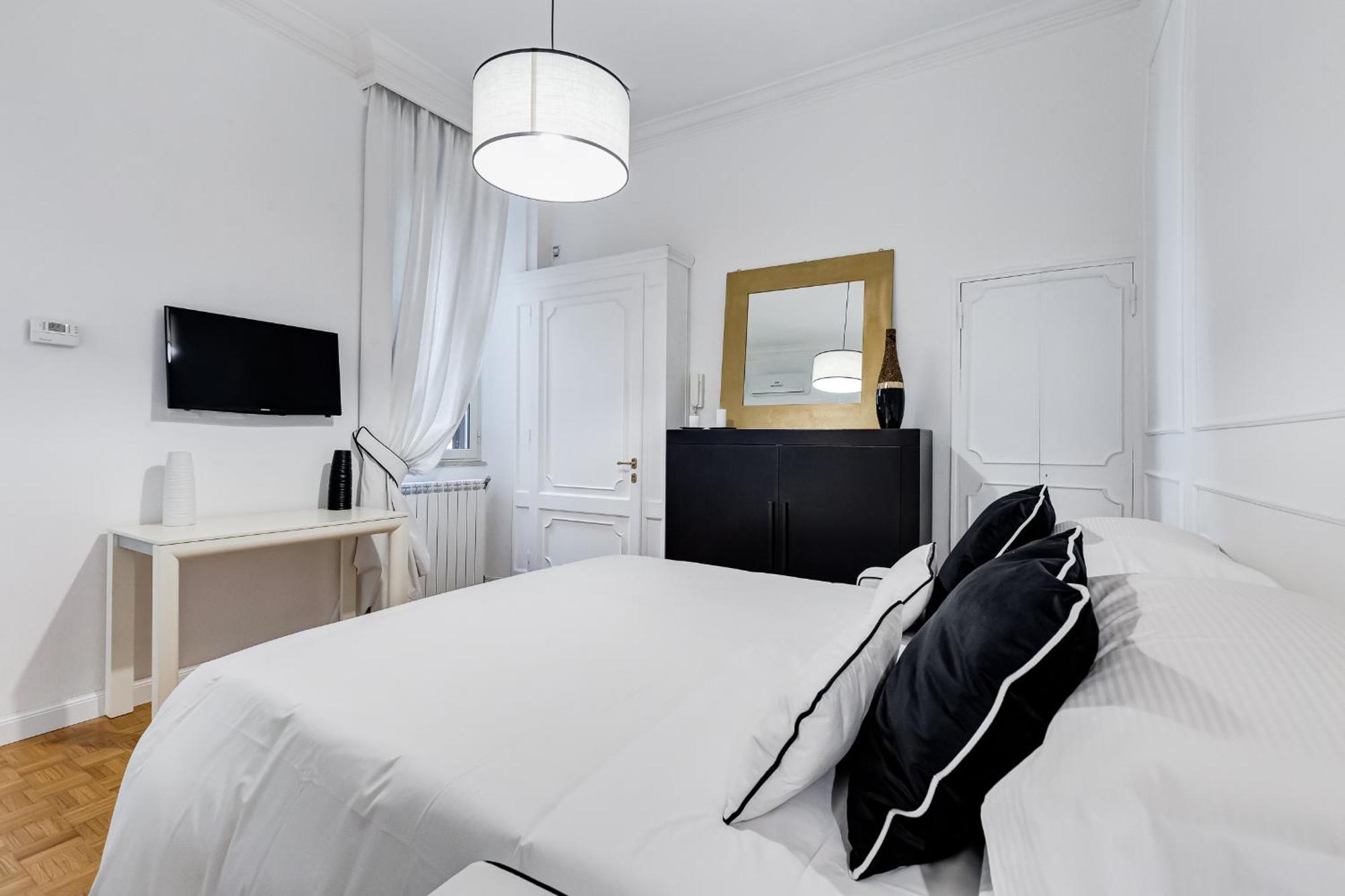 Apartment New Sistina - Your Italian Holidays Rom
